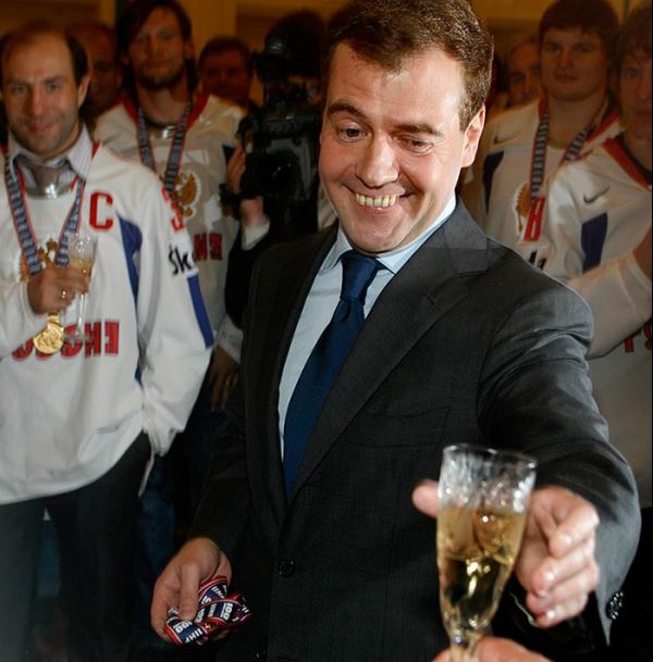 Медведев - наш ПРЕЗИДЕНТ! Медведев - наш ПРЕЗИДЕНТ!