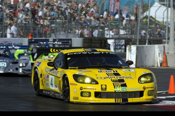 ALMS_Corvette_Racing_C6R